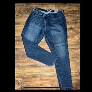 Levi 310 shaping super skinny jeans